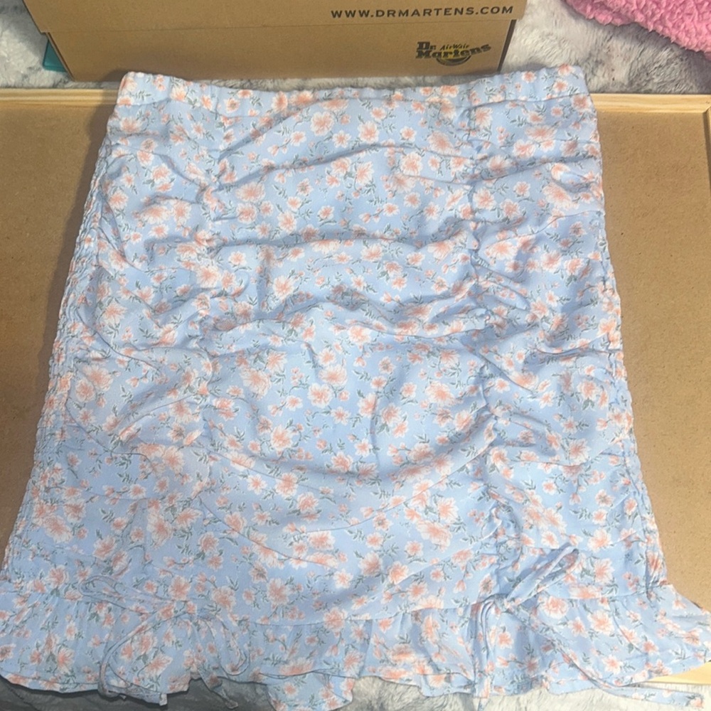 Great skirt. Just didn’t really fit me in the waste. Brand new never worn.